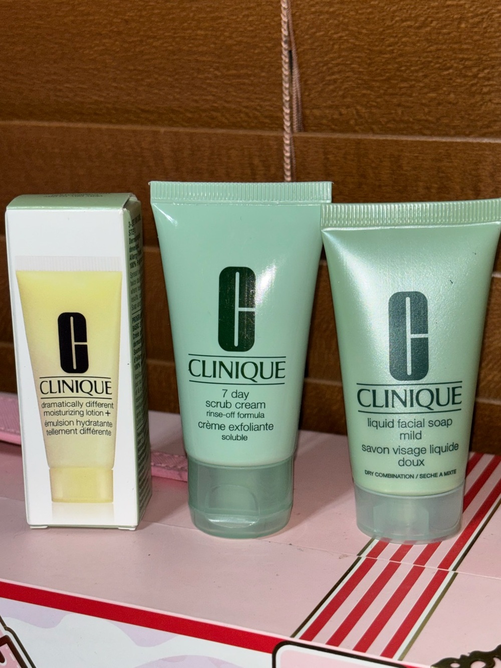 Clinique Dramatically Different Skincare Set